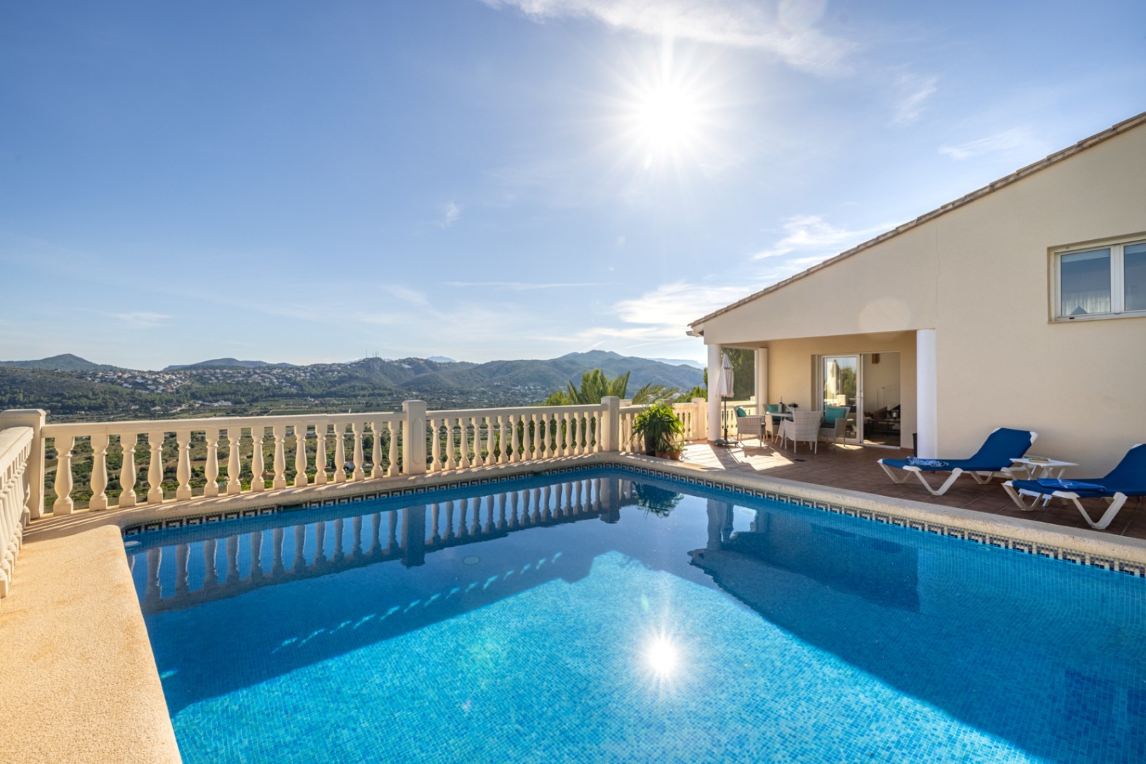 Zonnige villa met prachtig uitzicht in La Sella