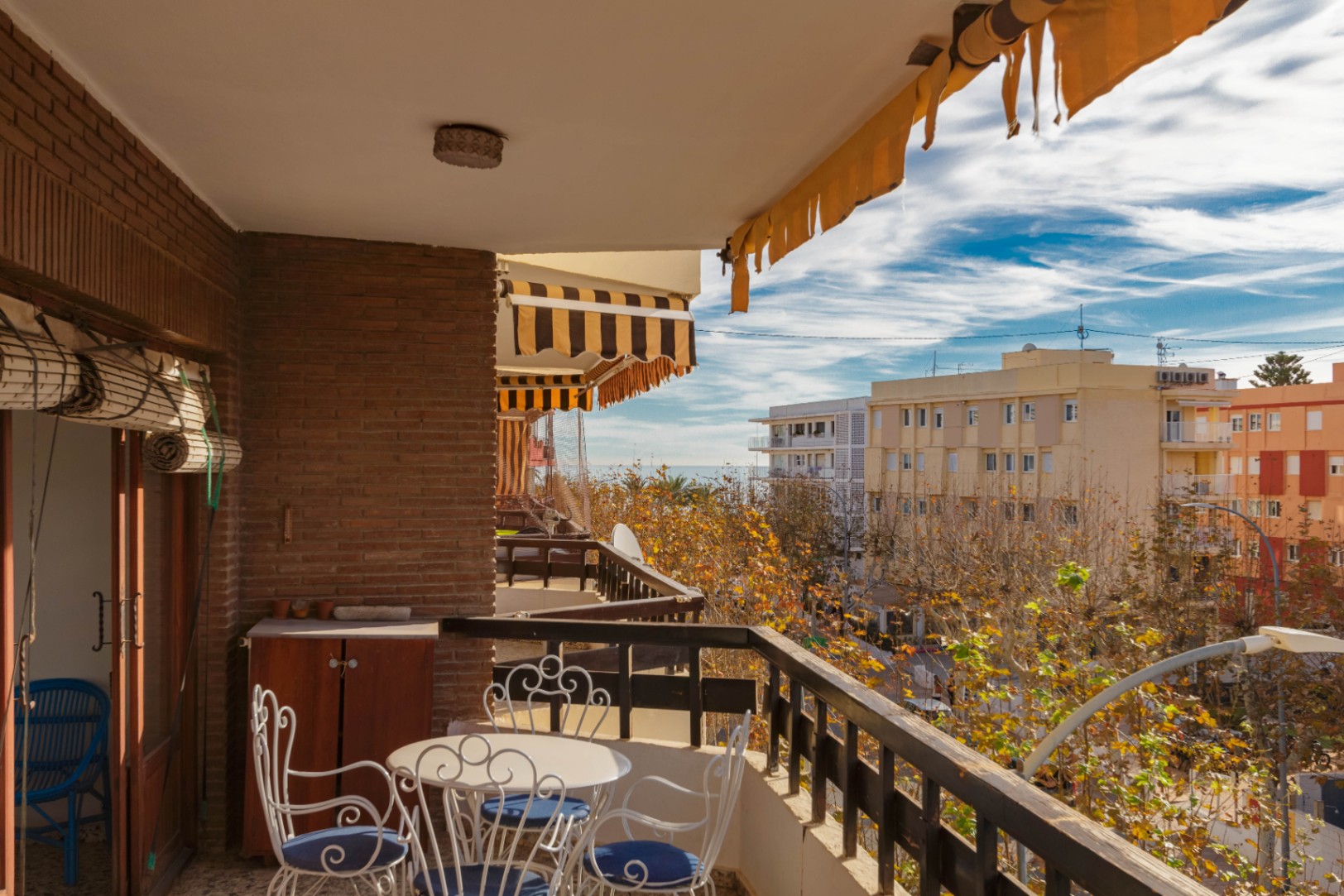Te renoveren appartement met uitzicht op zee