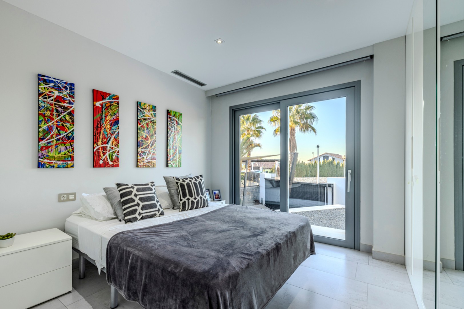 Modern 5 bedroom villa with beautiful Montgo mountain views