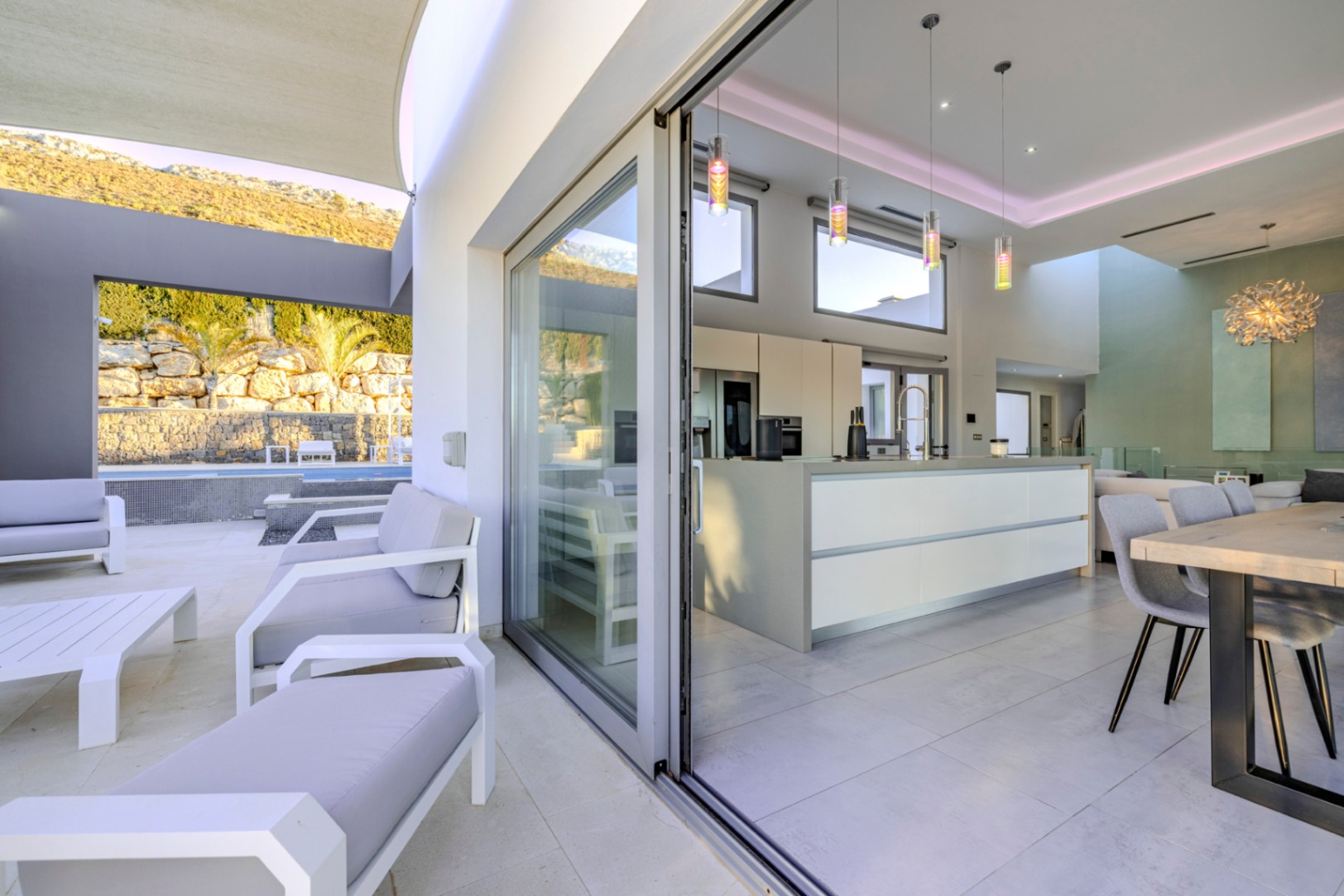 Villa moderne de 5 chambres avec de belles vues sur le Montgó