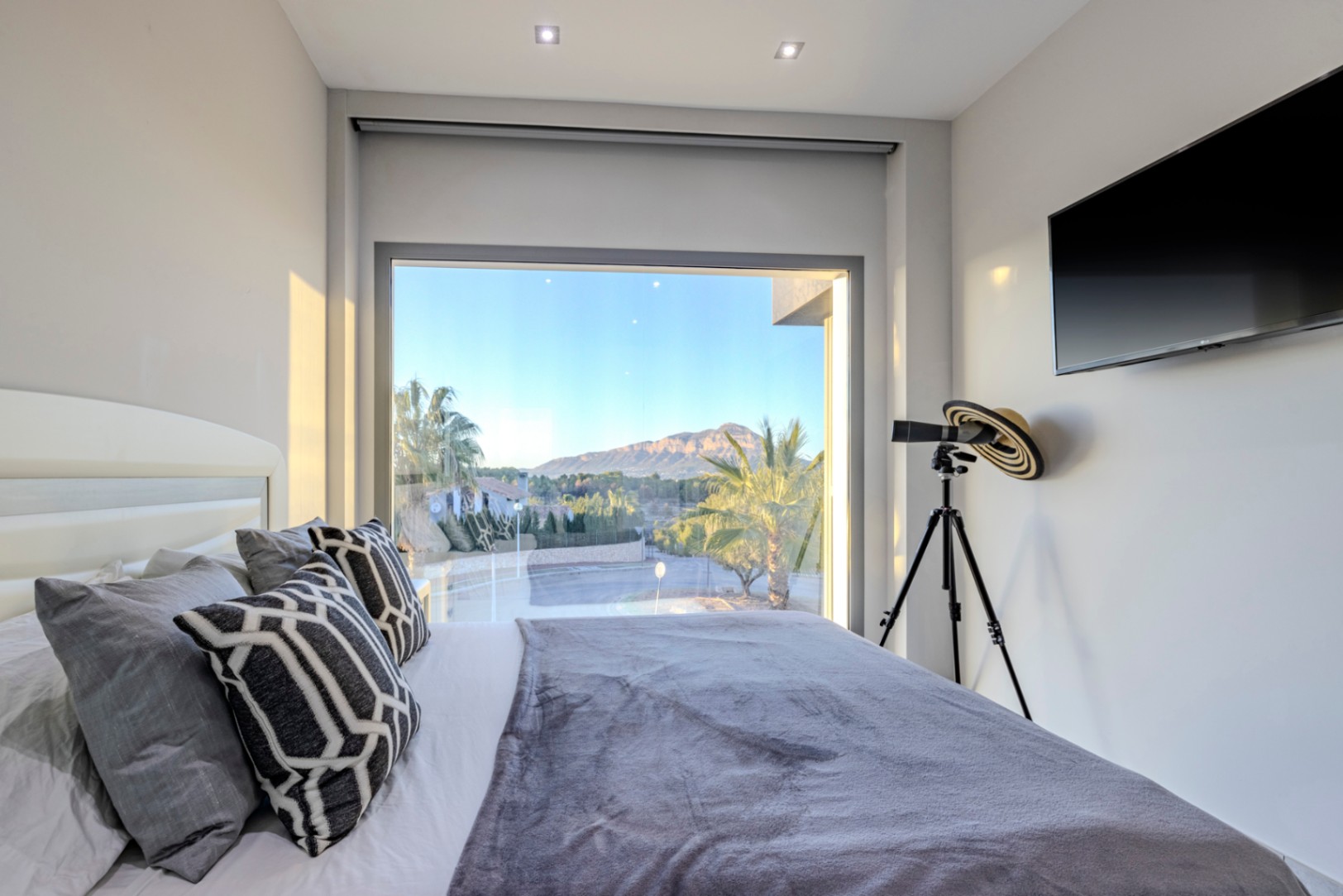 Moderne villa met 5 slaapkamers en prachtig uitzicht op de Montgó